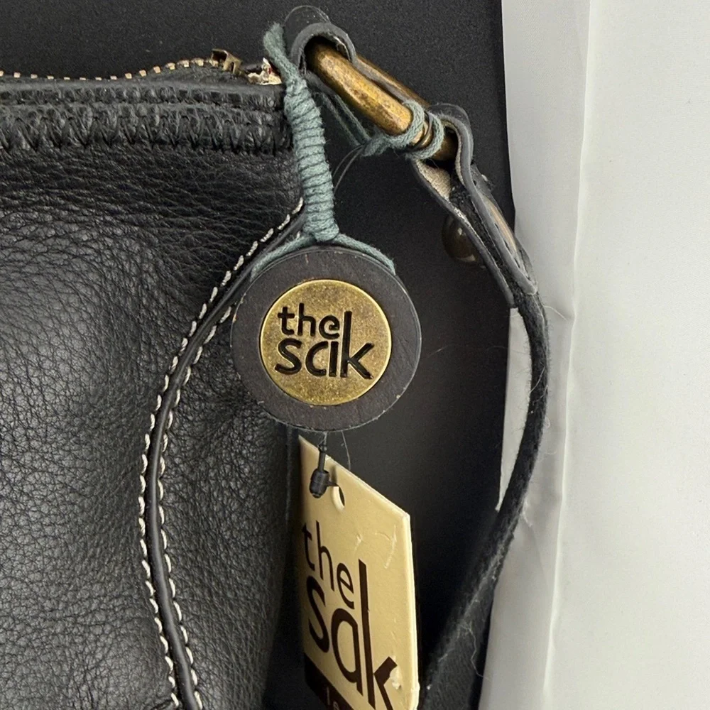 The Sak Iris Crossbody Bag Black Leather Pebbled Adjustable Strap Zippers Lined